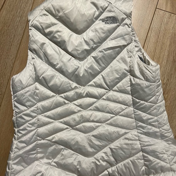 White north face vest - Picture 2 of 2